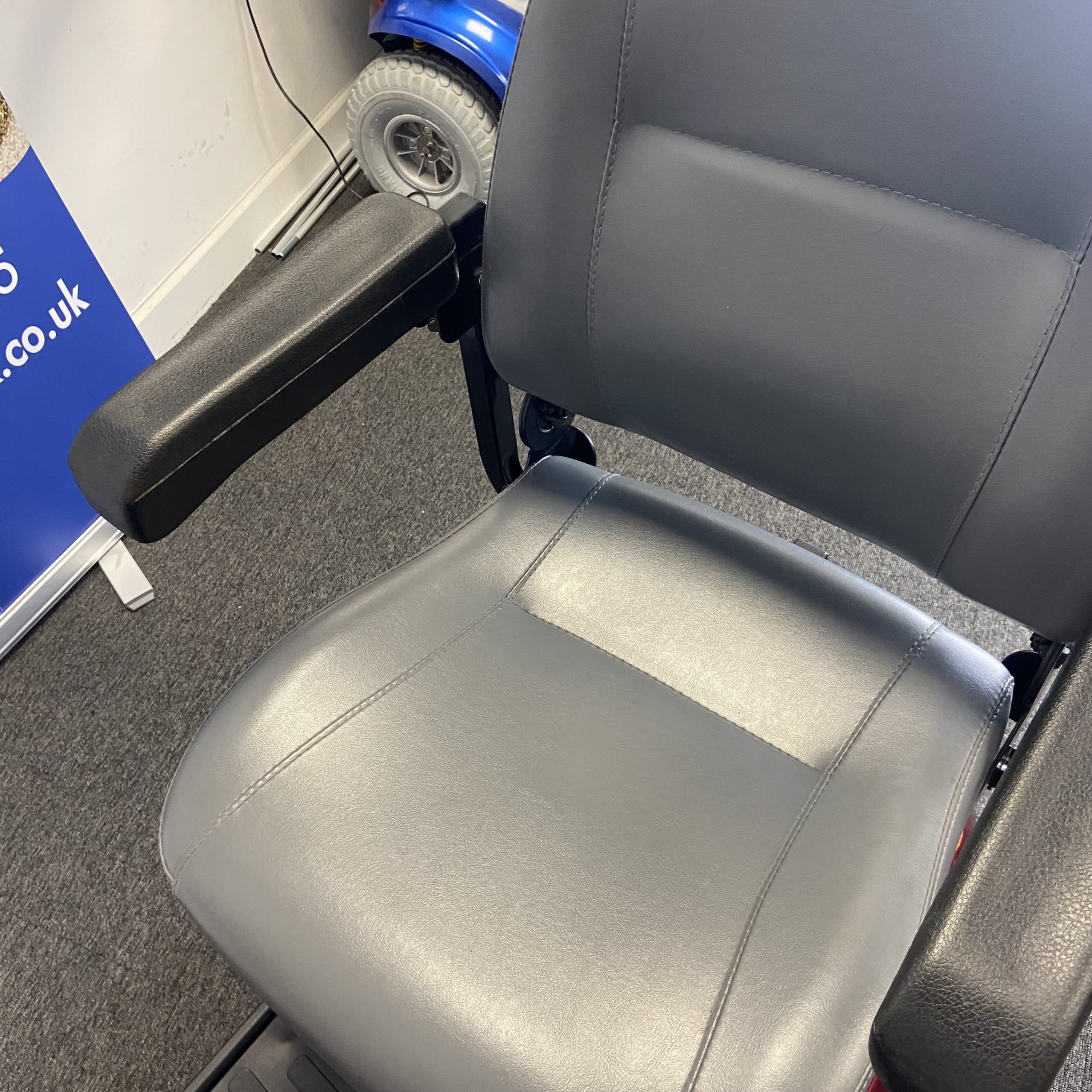 Mayfair 4 4mph Pavement Scooter - Used - Image 8