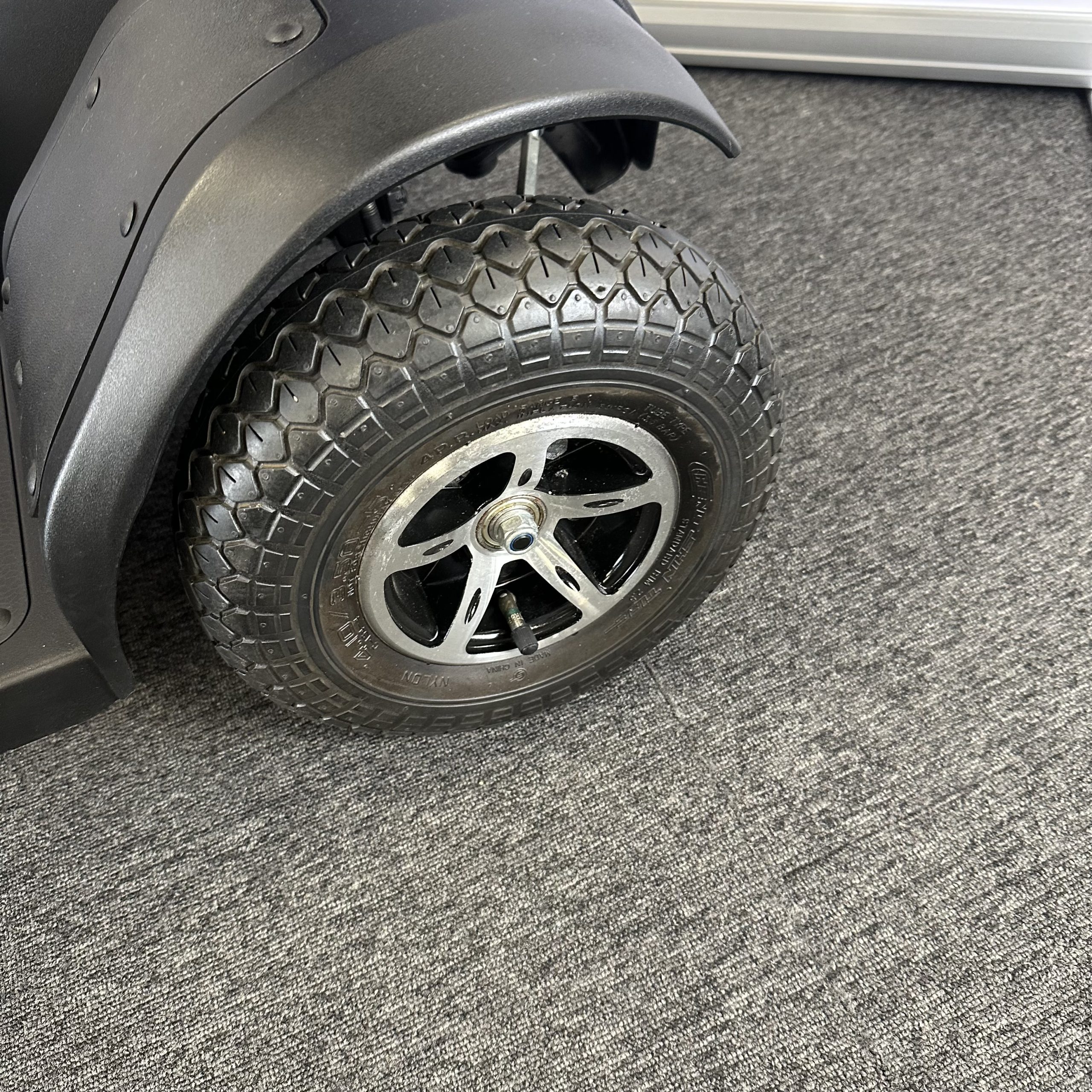 Roadster DX8 front wheel