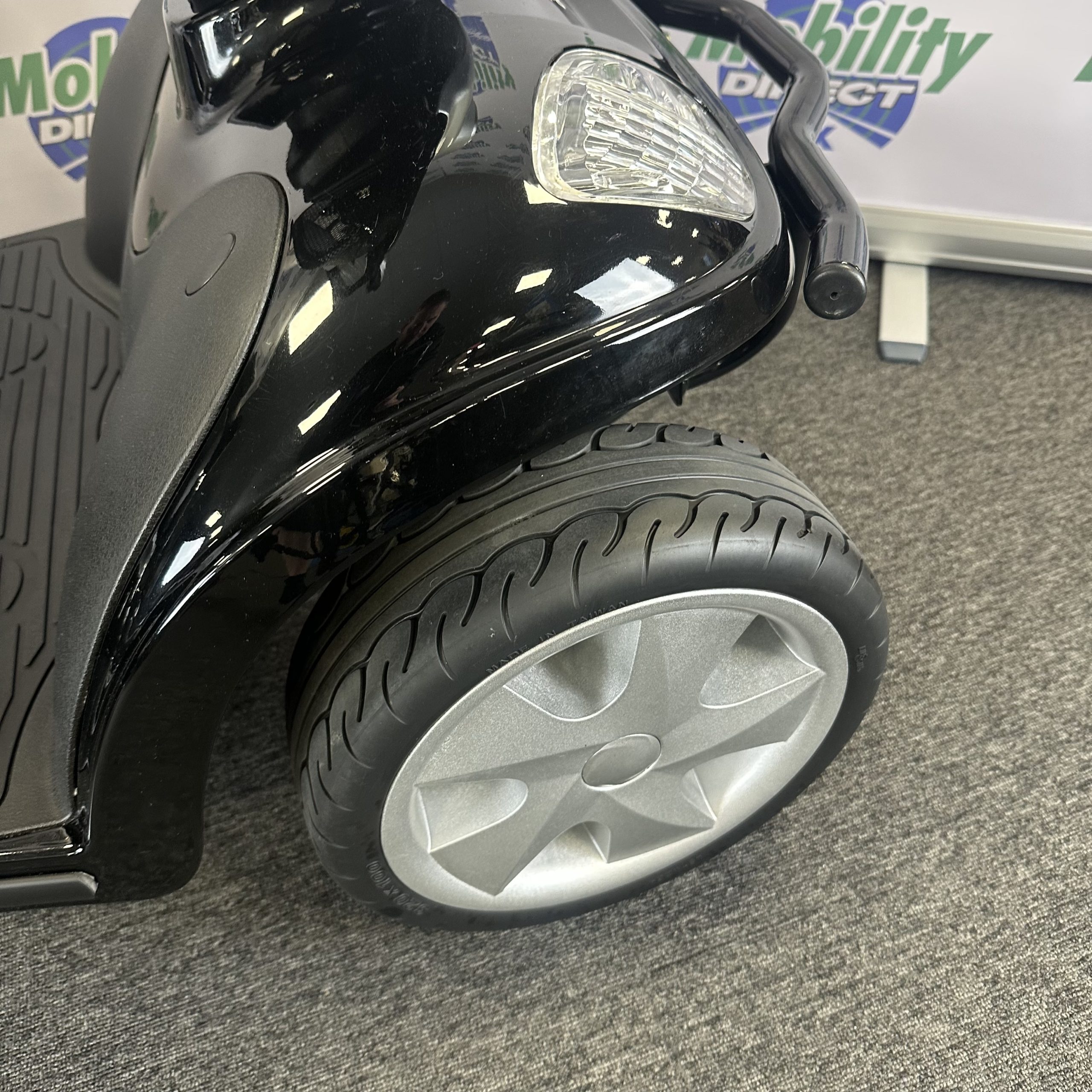 Kymco Maxi XLS solid front tyre