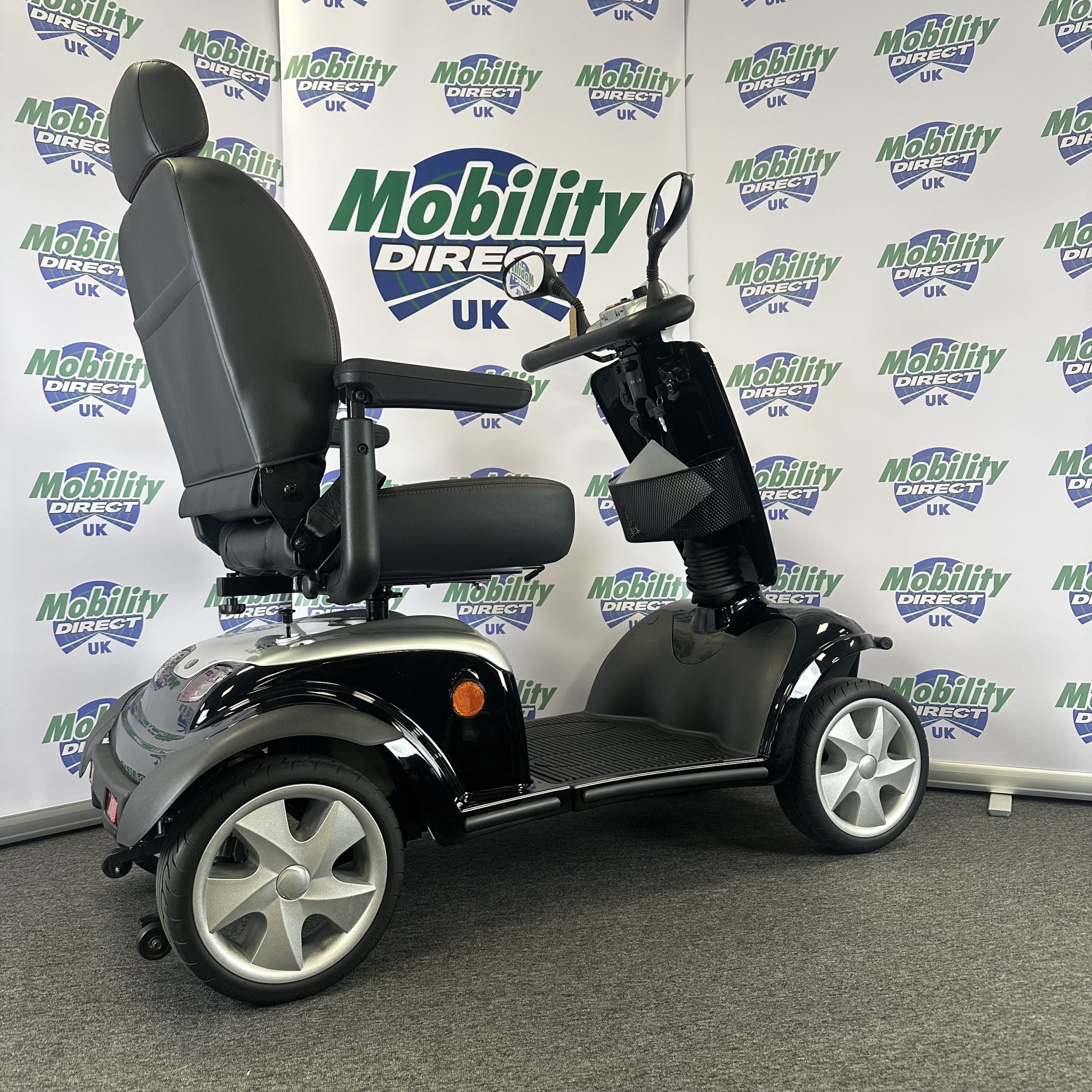Kymco Maxi XLS rear side