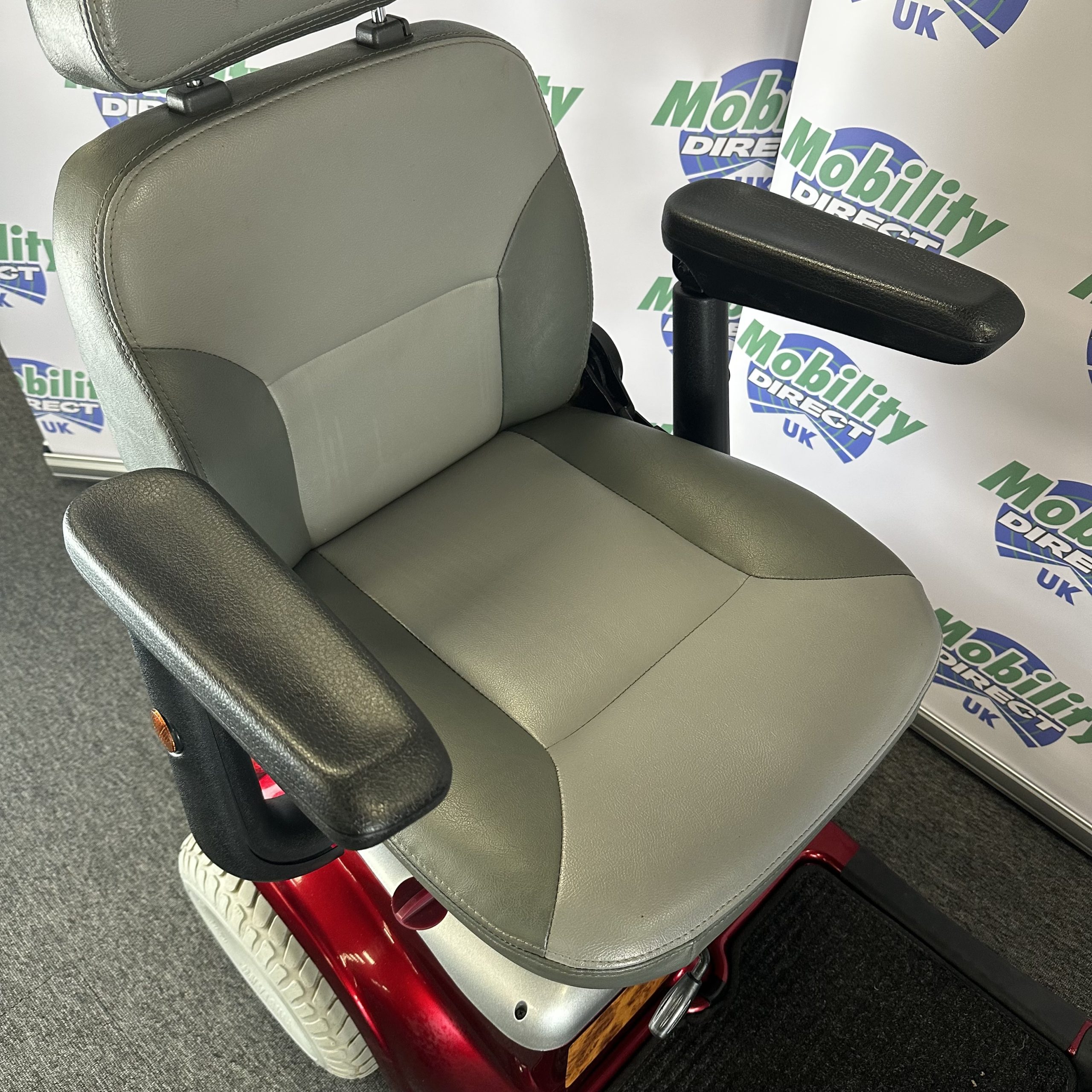 Roma Cadiz Red seat