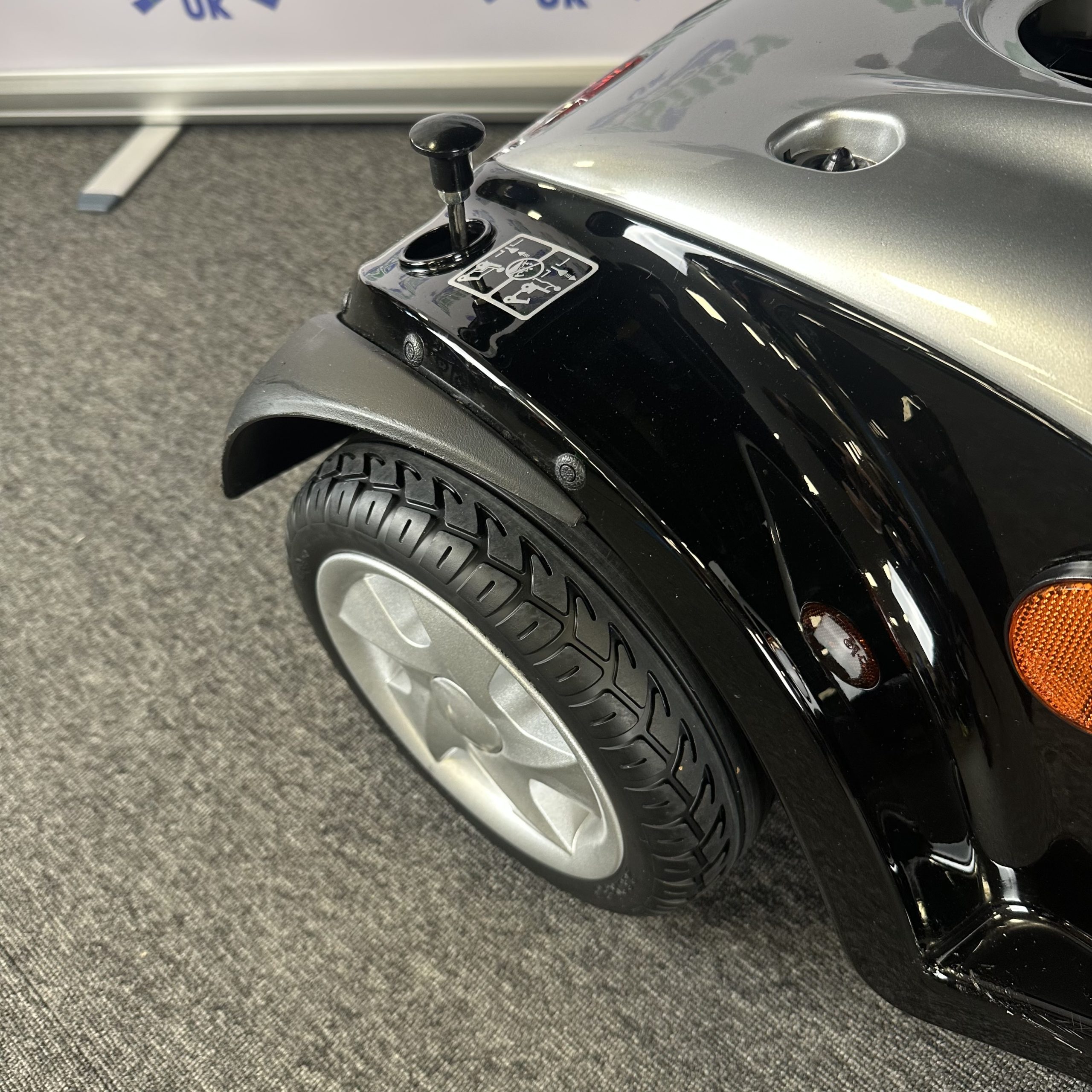 Kymco Midi XLS close up 1